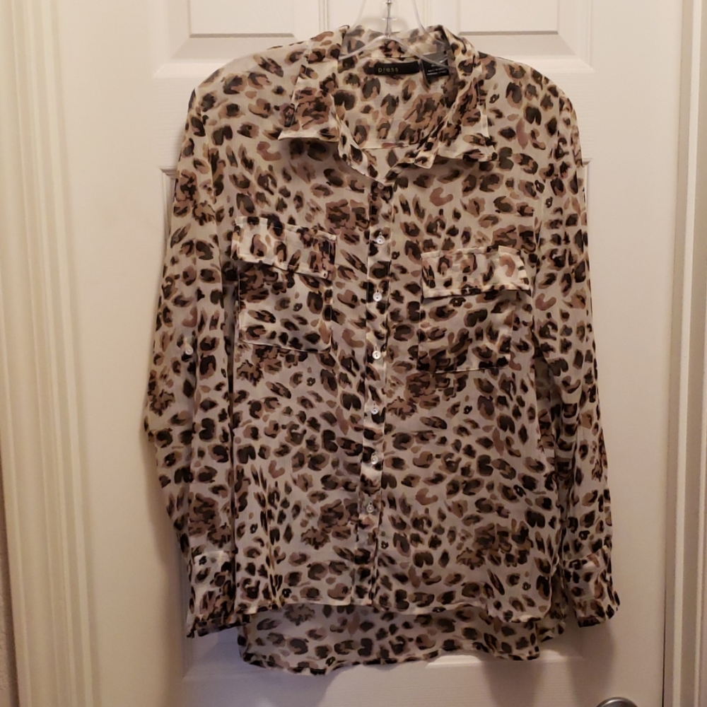 Press convertible sleeve cheetah print blouse